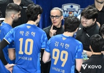 5연패 최하위 우리카드·기업은행의 추락…봄배구 꿈 멀어지나