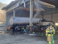 동해 자동차정비소 유조차 화재…인명 피해 없어