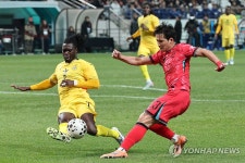 크로스 올리는 이태석