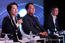 디콘 2025 참석한 더불어민주당 황정아 의원