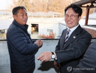 김민석 국무총리, 마을 태양광 발전소 방문