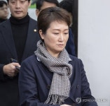 최고위 입장하는 이언주 최고위원