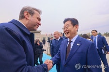 튀르키예 도착한 이재명 대통령