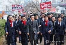 박정희 전 대통령 생가 찾은 장동혁 대표