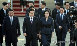 이재명 대통령, 순방 마치고 귀국