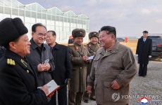 김정은, 완공 앞둔 신의주 온실농장 방문