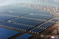 김정은, 완공 앞둔 신의주 온실농장 방문