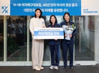 '리틀 김연경' 손서연, 황금세대 이끈 배구 여제 김연경 만났다