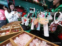 CJ올리브영, 팝마트와 크리스마스 팝업