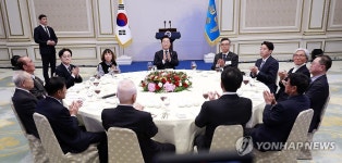 이재명 대통령, 산업 역군 초청 오찬 참석