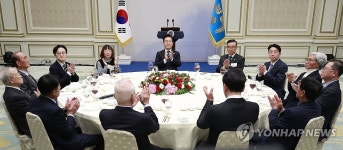 이재명 대통령, 산업 역군 초청 오찬 참석