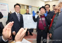김민석 국무총리, 빛고을 노인건강타운 시설 참관