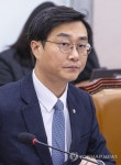 국회 법사위 법안제1소위 참석한 장경태 의원