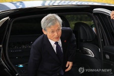 대법원 들어서는 조희대 대법원장