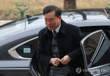 김종철 방미통위원장, 첫 출근