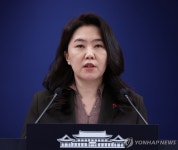 강유정 대변인, 위험직무 순직 유가족 초청 오찬 브리핑