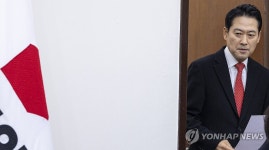 장동혁, 기자간담회 입장