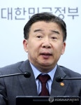 유철환 국민권익위원장 사의 표명