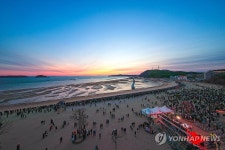 왜목마을의 새해 첫 해돋이