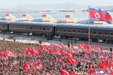 김정은, 신의주온실종합농장 건설장 시찰