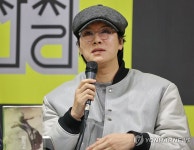 작품 소개하는 안무가 길흥