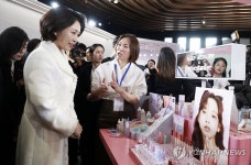 김혜경 여사, 상하이 K뷰티 행사 참석