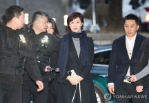 노소영 관장, 재산분할 파기환송심 첫 재판 출석