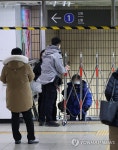 서울 지하철 1호선 종로3가역 연기 발생, 승강장 진입 일시 통제