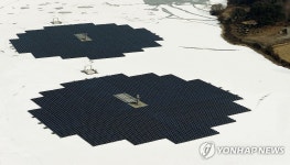 눈 속 수상태양광발전소