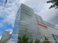 홈플러스, 본사 희망퇴직 시행…본사인력 점포 배치도