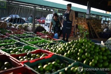美에 딱 붙은 엘살바도르, 0% 관세 협정에 고무