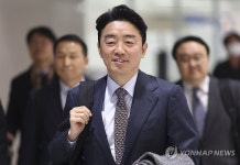 귀국하는 강훈식 비서실장