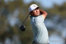 김시우, PGA 투어 파머스 인슈어런스오픈 3R 3위…선두와 8타 차