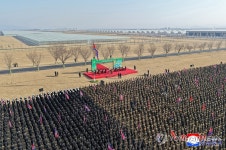 김정은, 신의주 온실종합농장 준공식 참석