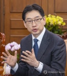 우원식 국회의장과 대화하는 김경수 지방시대 위원장