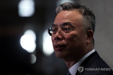 취재진 질문 답하는 권창영 2차종합 특검