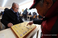 장군! 멍군! 대국 펼치는 어르신들