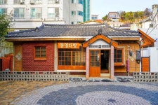 옛 여관 건물이 전시관으로…통영 근대역사문화공간 새 단장
