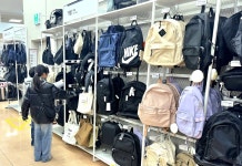 롯데마트, 신학기 용품 할인…가방·실내화 최대 30% 할인