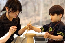 정성을 담아 빚는 도자기