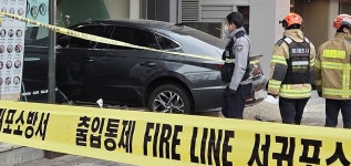 제주서 80대 몰던 승용차 음식점 돌진…3명 다쳐