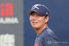 미소 보이는 류지현 감독