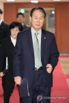 국무회의 참석하는 권오을 장관