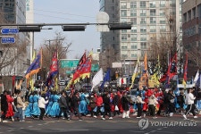 횡단보도 건너는 수문장 순라의식