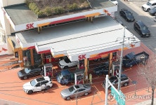 서울 내 최저가 주유소에 몰린 차량들