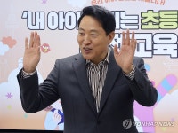 인사하는 오세훈 서울시장