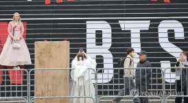 BTS 컴백 공연, 두근두근