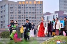 북한 화성지구 4단계 주택단지 새집들이