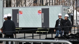 BTS 컴백 광화문 공연 D-1, 간이 화장실 준비 완료