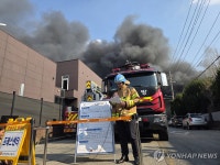 대전 자동차부품 제조공장 화재 브리핑하는 남득우 대덕소방서장